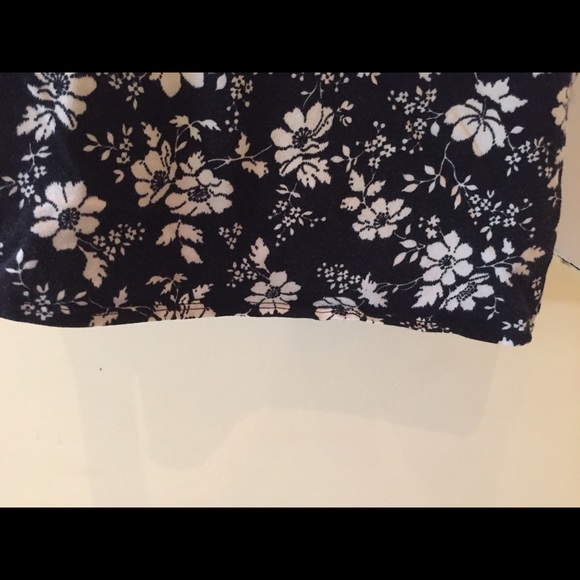 **SOLD**Abercrombie and Fitch Floral Crop Top - Picture 3 of 5